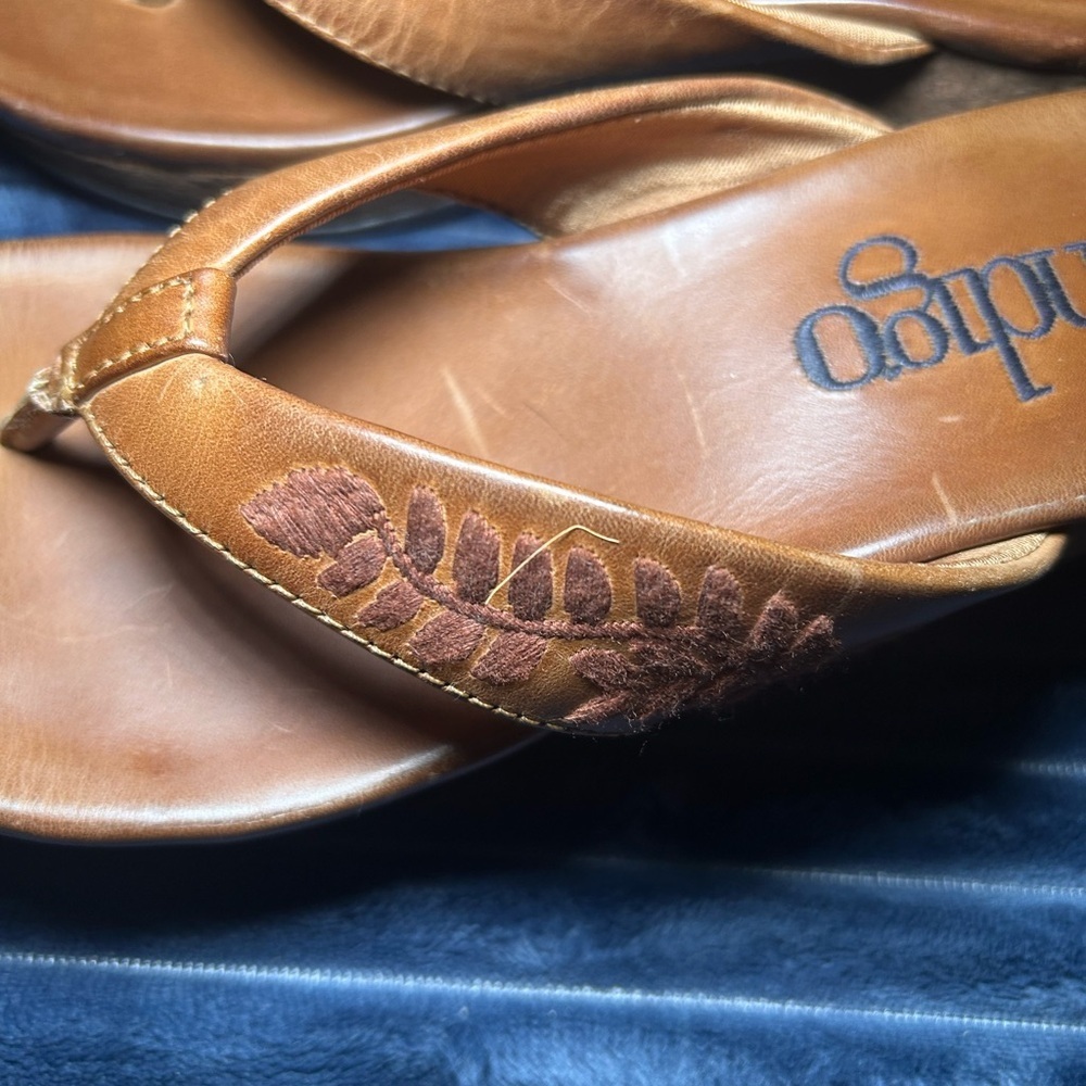 Indigo by Clarkes size 5 leather embroidered floral platform wedge thong shoes - Picture 6 of 8
